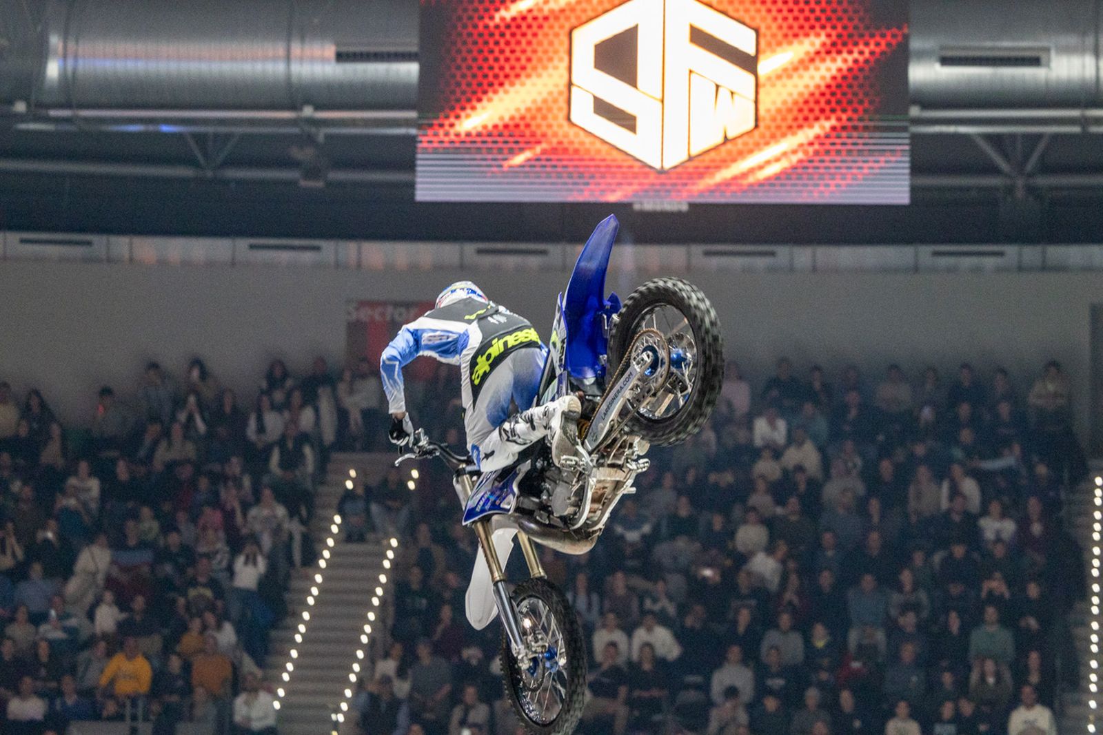 En imágenes: el Olivo Arena vibra con piruetas y motor en estado puro en el Soloflow Freestyle (1)