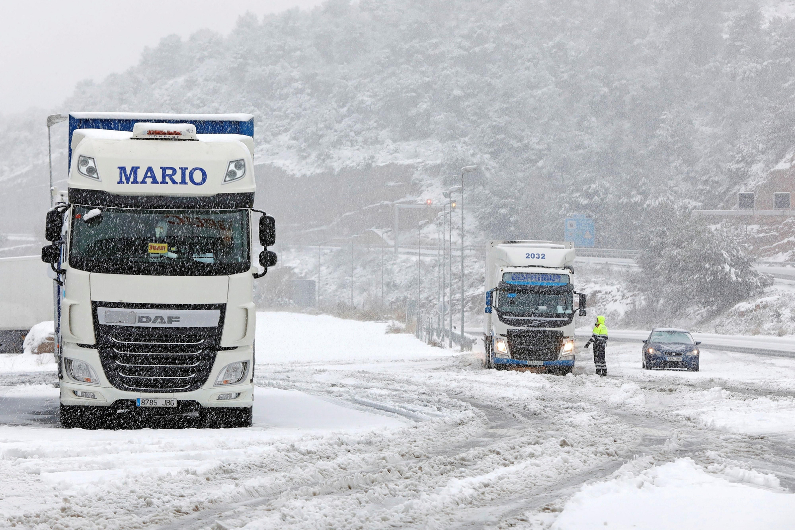 El segundo día del temporal 'Filomena' en imágenes: más nieve y caos
