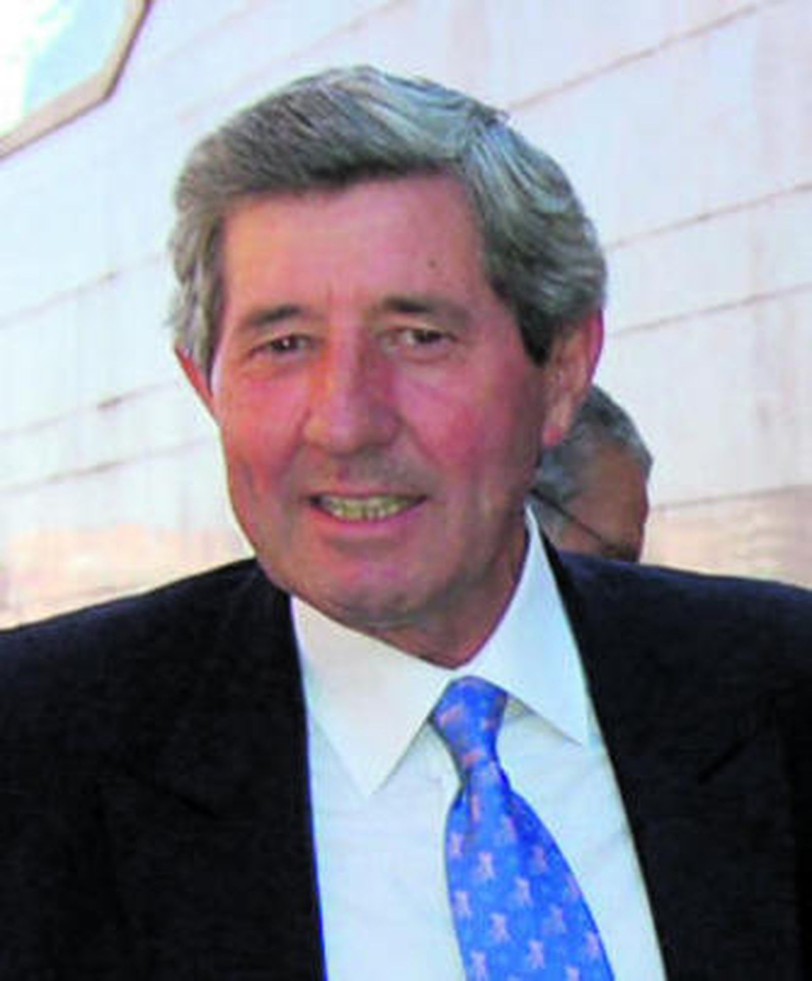 El diestro granadino El Fandi, citando para un par de banderillas.