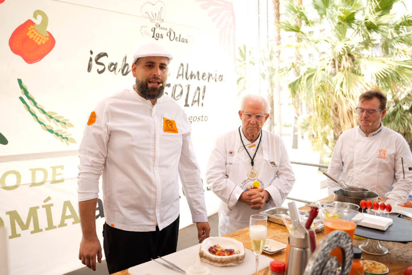 La Cofradía del Tomate y la semifinal del concurso gastronómico de la Feria de Almería, en imágenes