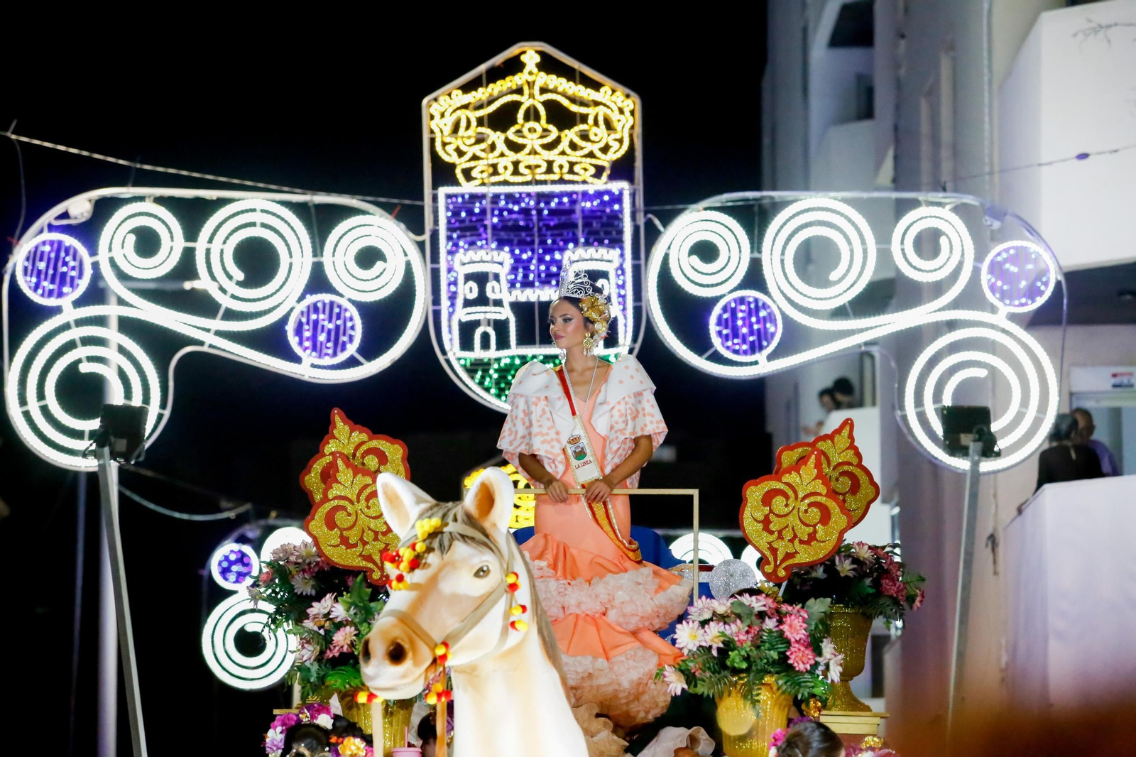 Búscate en las fotos de la cabalgata de la Feria de La Línea