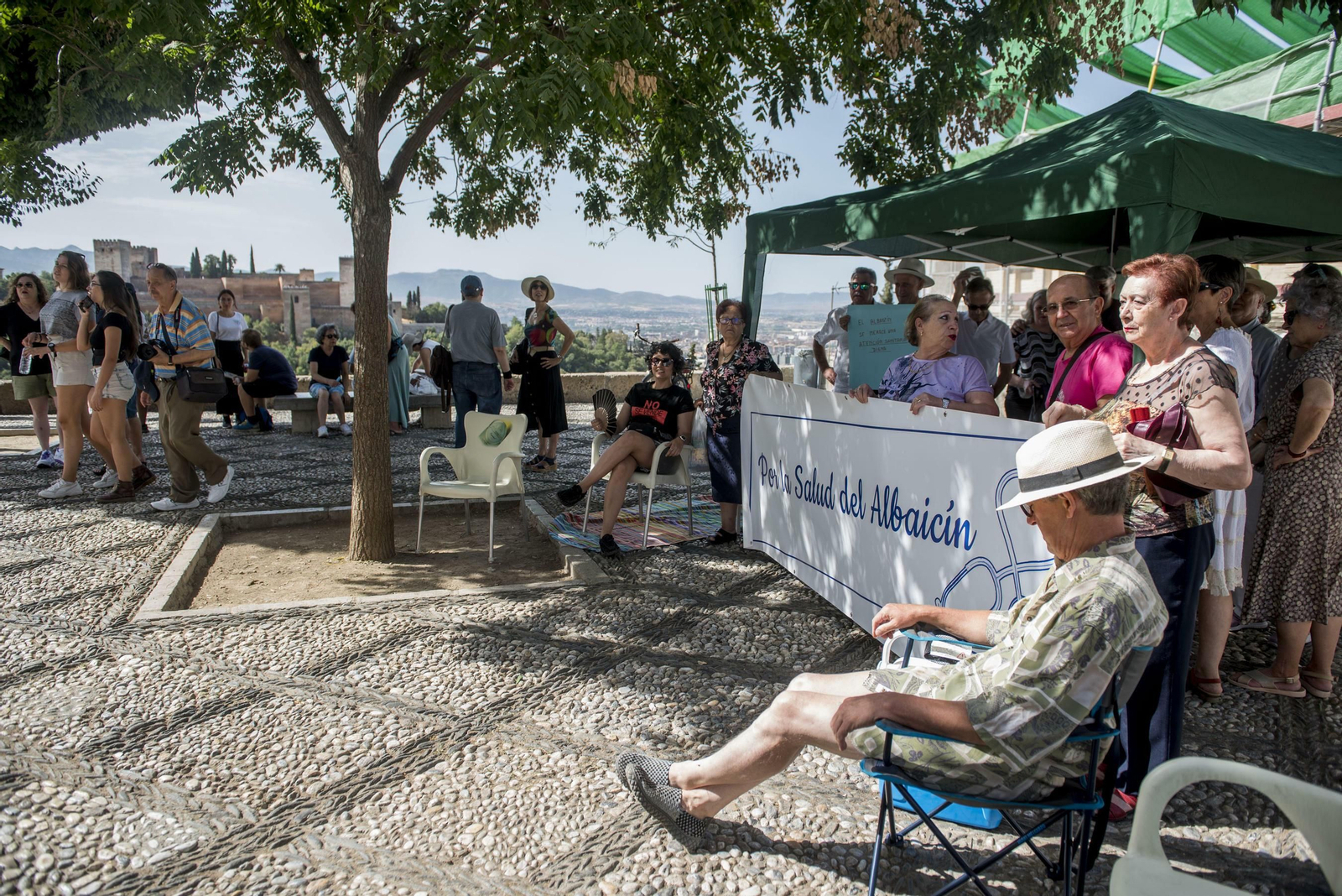 Imagen de la concentración en San Nicolás pidiendo una mejor atención sanitaria en el centro de salud del barrio