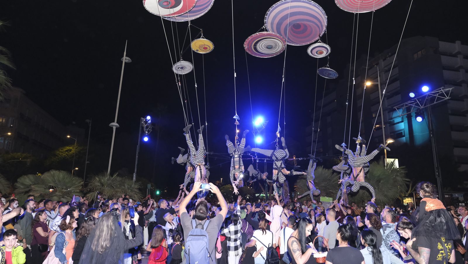 Las imágenes de la Noche en Negro en Almería, Halloween.