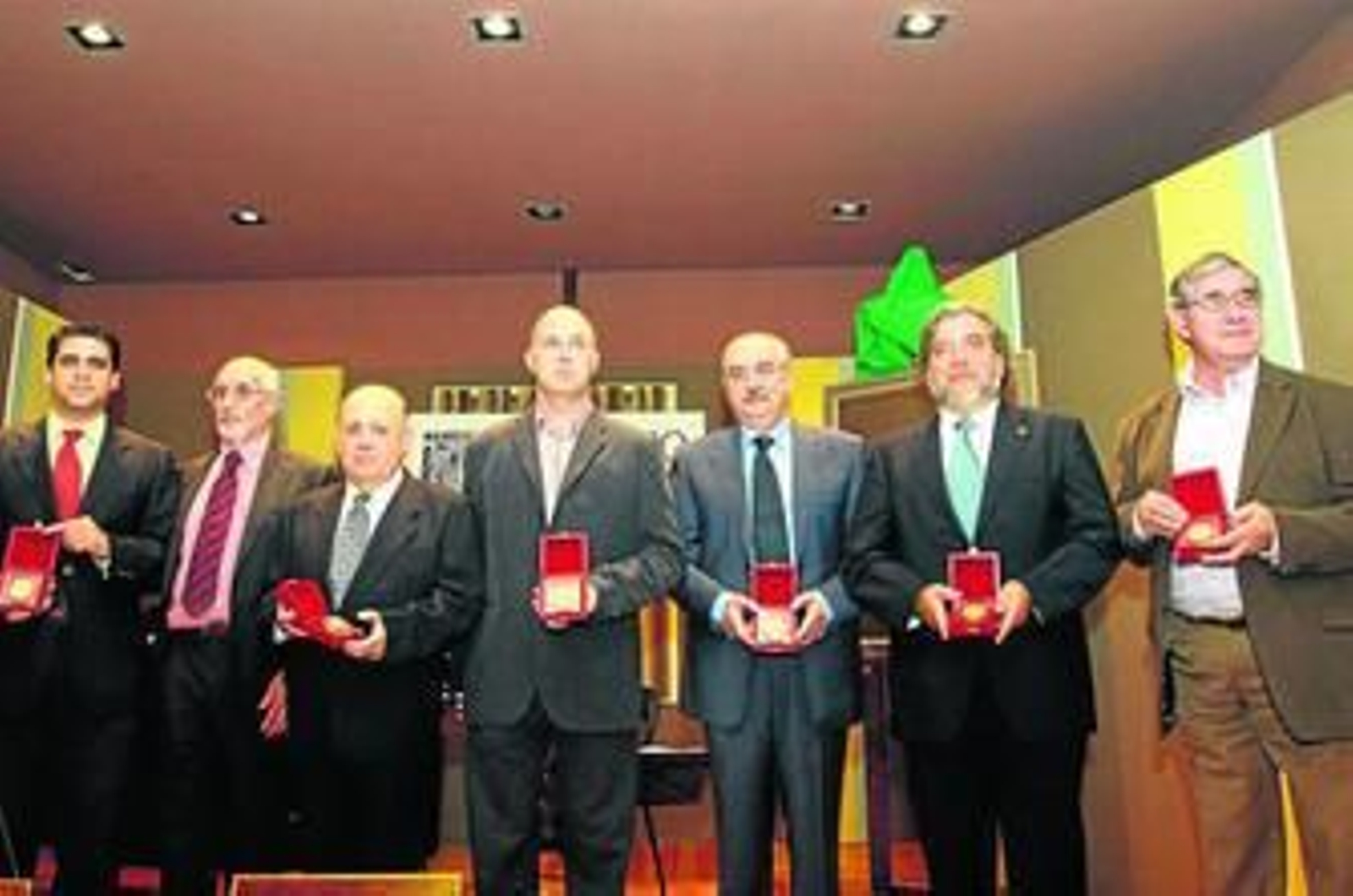 Algunos de los presidentes del Ateneo de Málaga, reunidos en un homenaje en 2009.