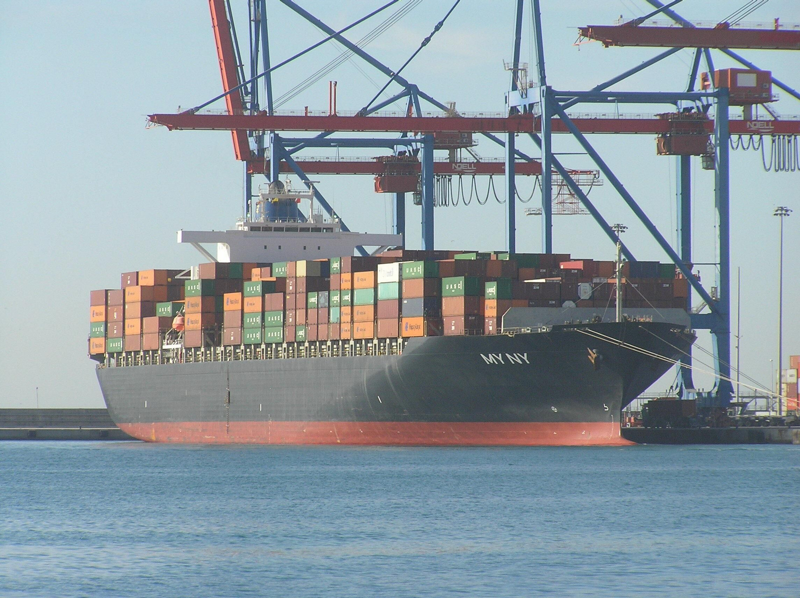 El buque 'MY NY', que ha iniciado las escalas malagueñas de la línea de Hapag-Lloyd.