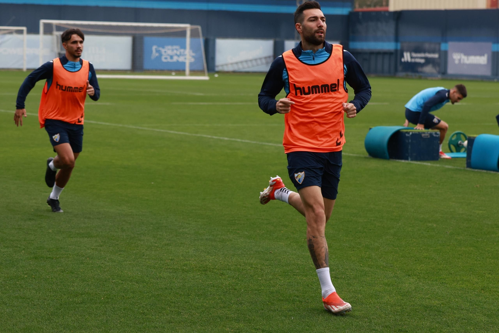 Ramón Enríquez: El capitán reaparece en muletas y sonriente
