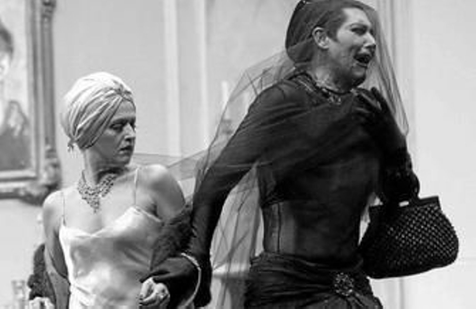Olga Garó y Ángel Garó, en un momento de la escenificación.
