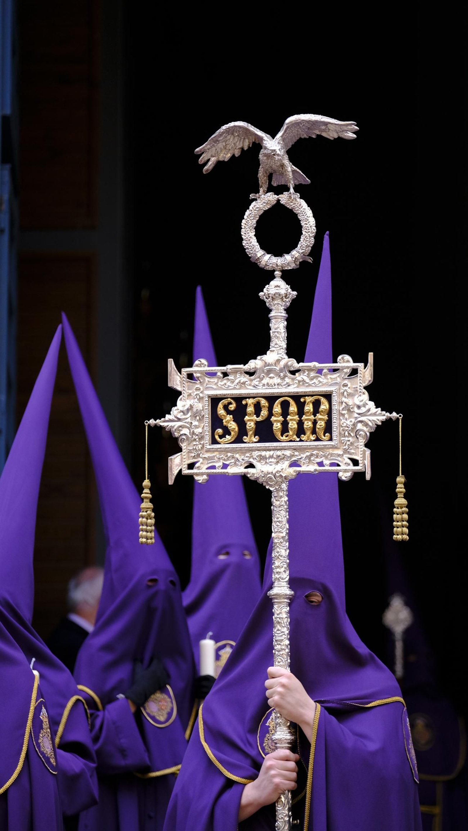 Pasión vuelve a su Iglesia de Santa Teresa azotada por la lluvia