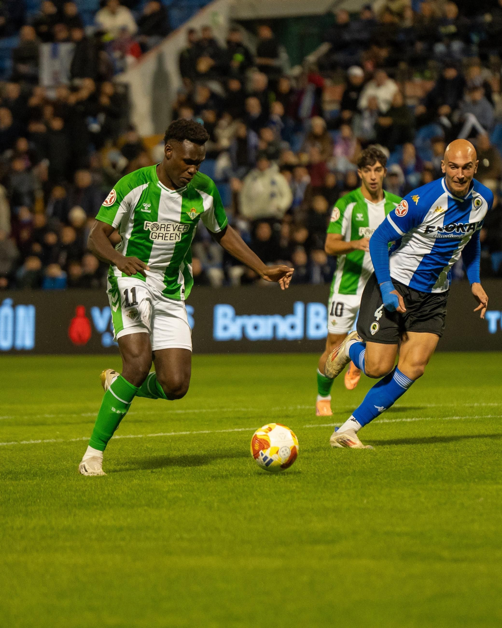 Destiny, en un lance del encuentro jugado en el Rico Pérez.