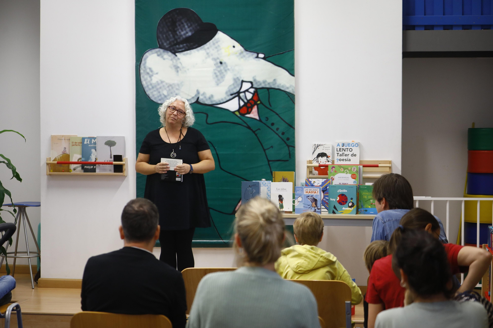 Mar Benegas en su taller en Cosmopeques.