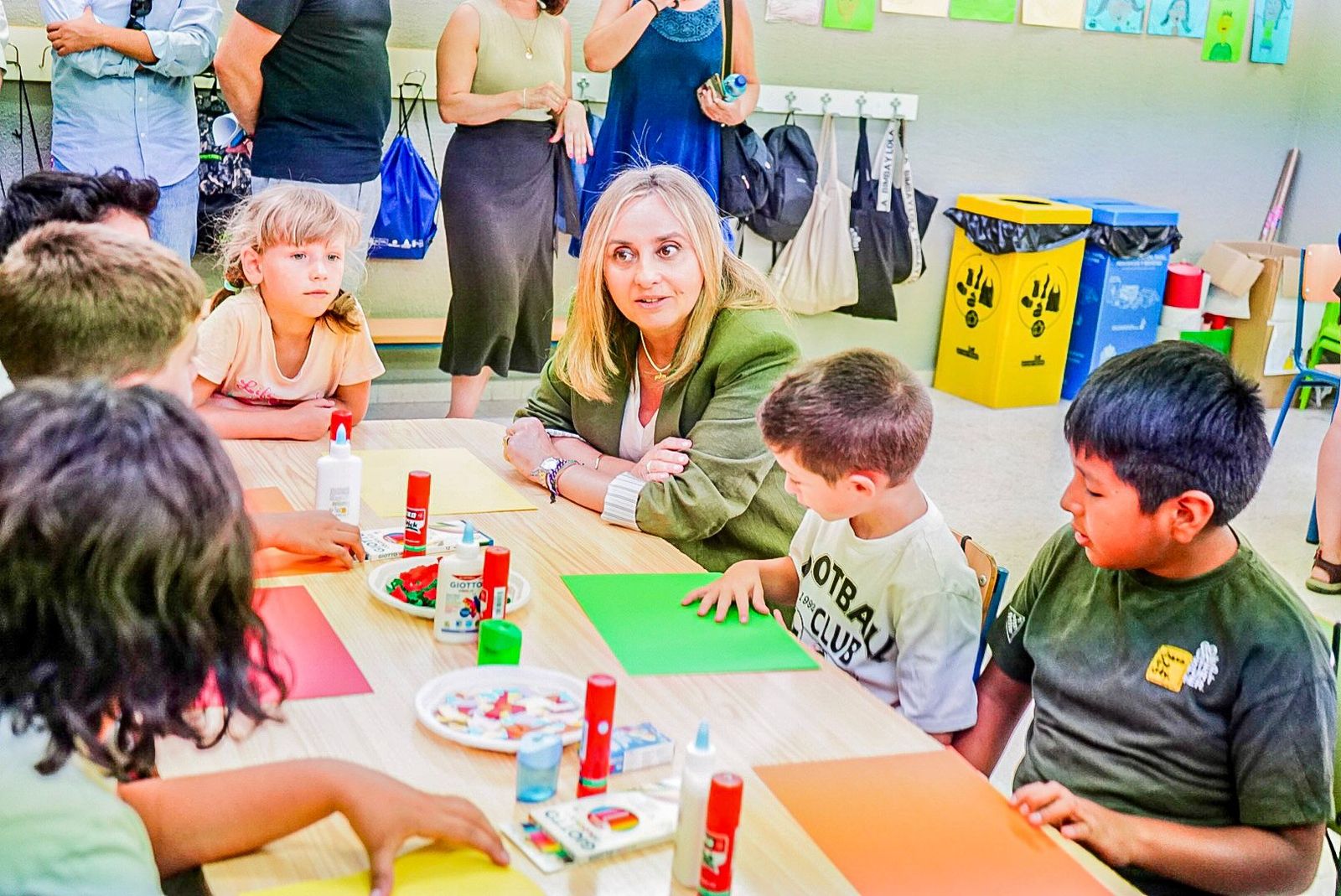 Marifrán Carazo, en la visita este martes a una ludoteca.