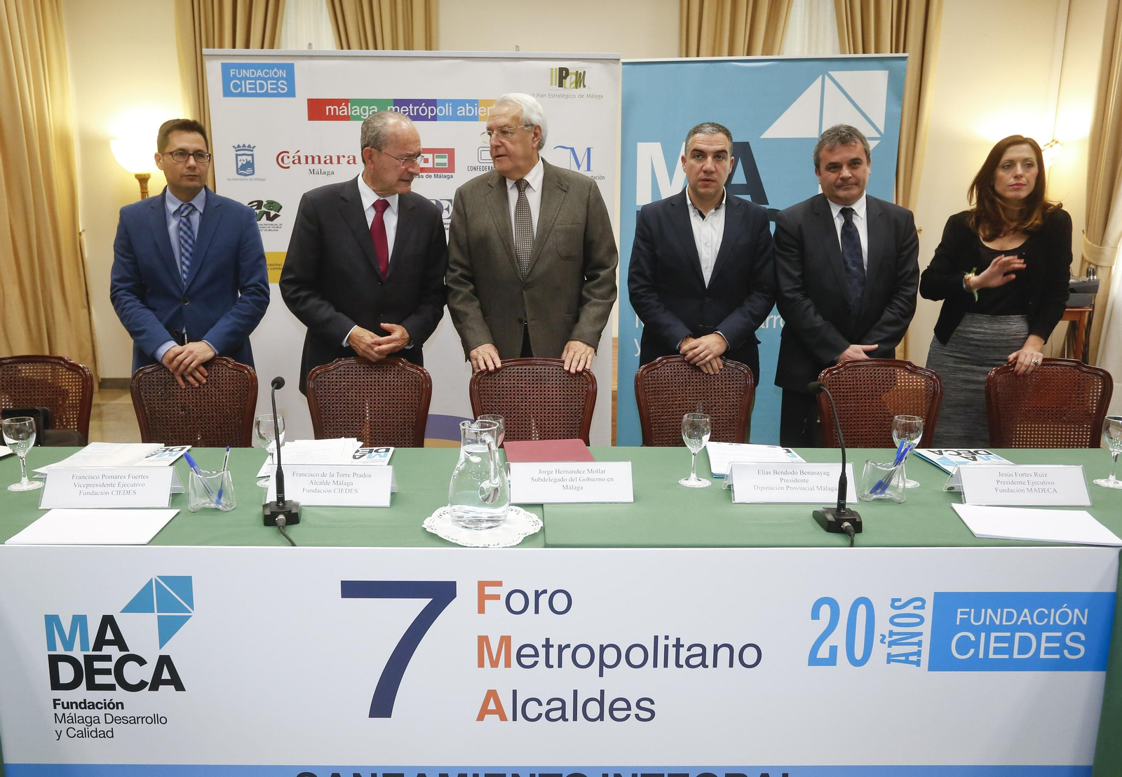 Último Foro Metropolitano de Alcaldes en 2015 presidido por De la Torre, Hernández Mollar  (entonces subdelegado del Gobierno) y Elías Bendodo (presidente de la Diputación).