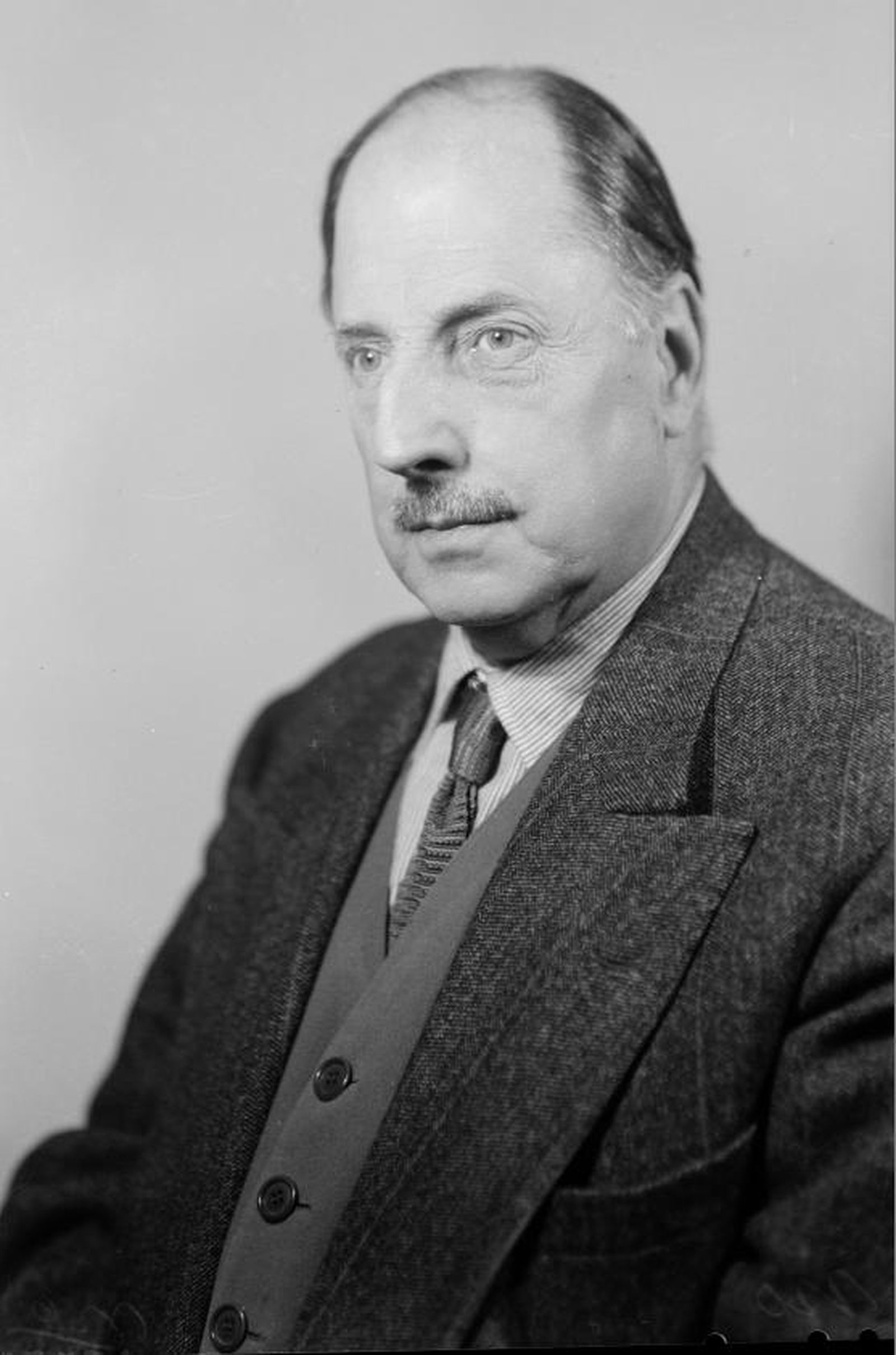 Retrato de Guido Dingwall Williams en su madurez.