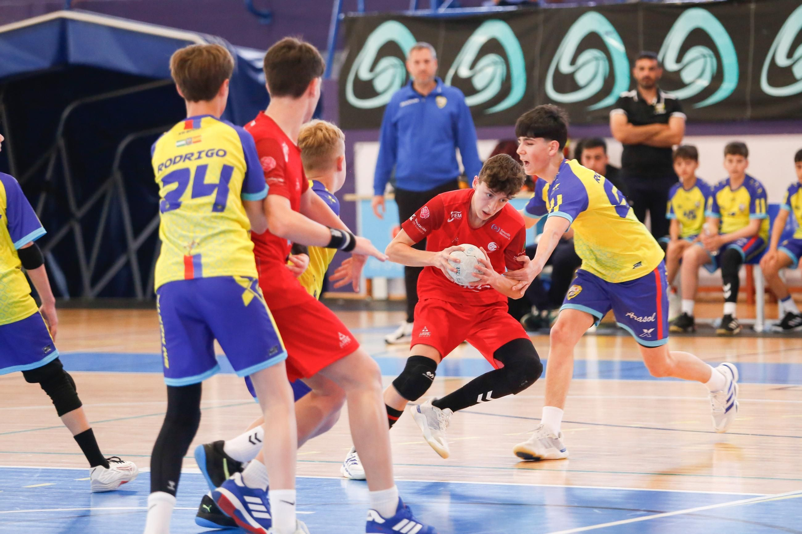 Las fotos de los cuartos de final del Campeonato de Andalucía infantil masculino de balonmano en La Línea