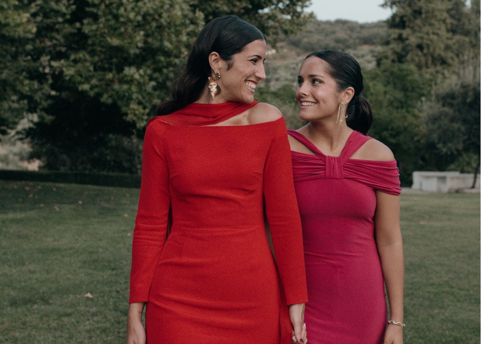 Las tendencias en invitada están marcadas por looks sencillos y minimalistas en los que priman los tejidos vaporoso y los detalles.