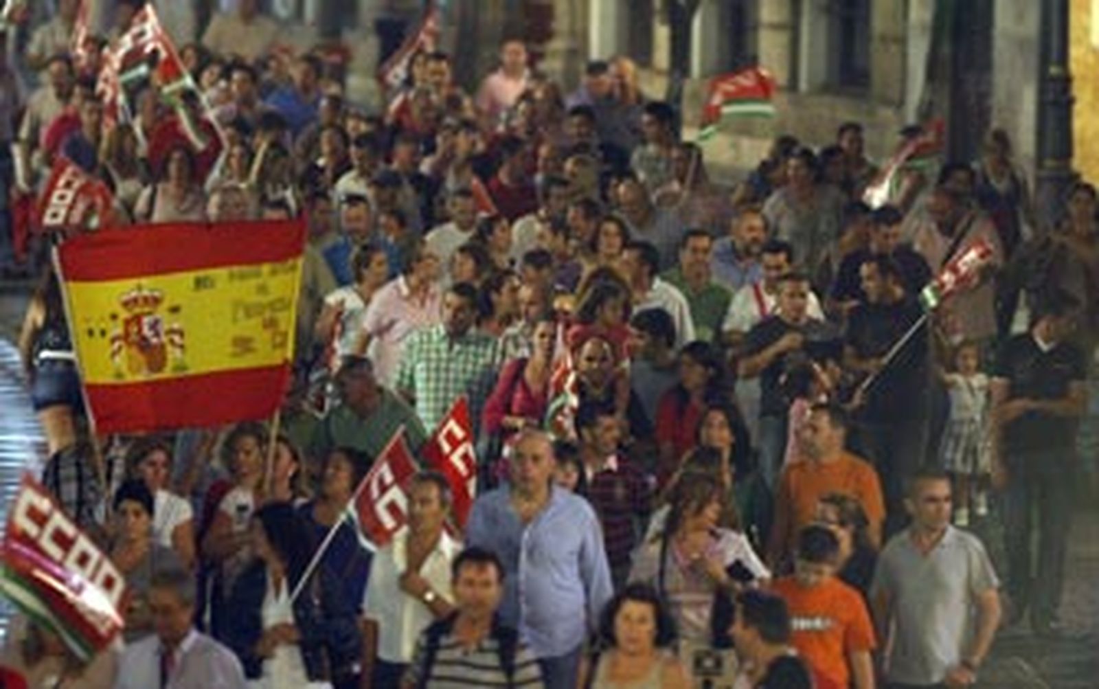 Unas 2.000 personas salen a la calle por el empleo público