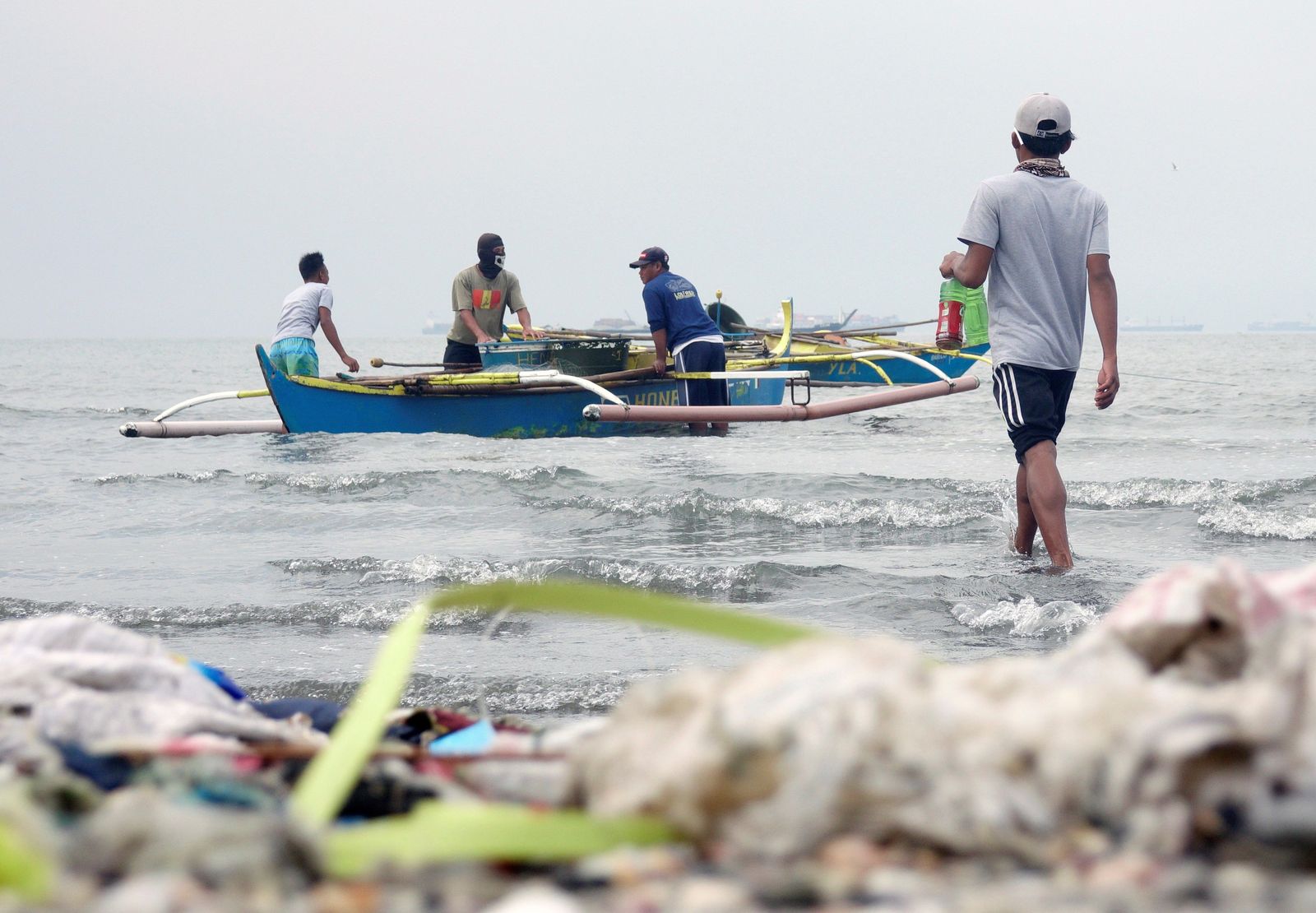 Casas en un mar de plástico filipino