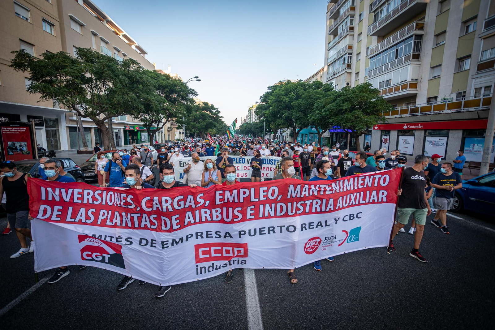 Las imágenes de la manifestación contra el cierre de Airbus Puerto Real