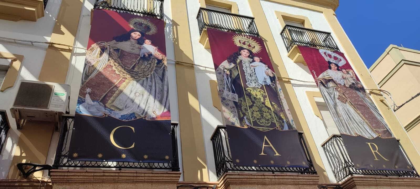 Los exornos instalados con motivo de la festividad de la Virgen del Carmen.