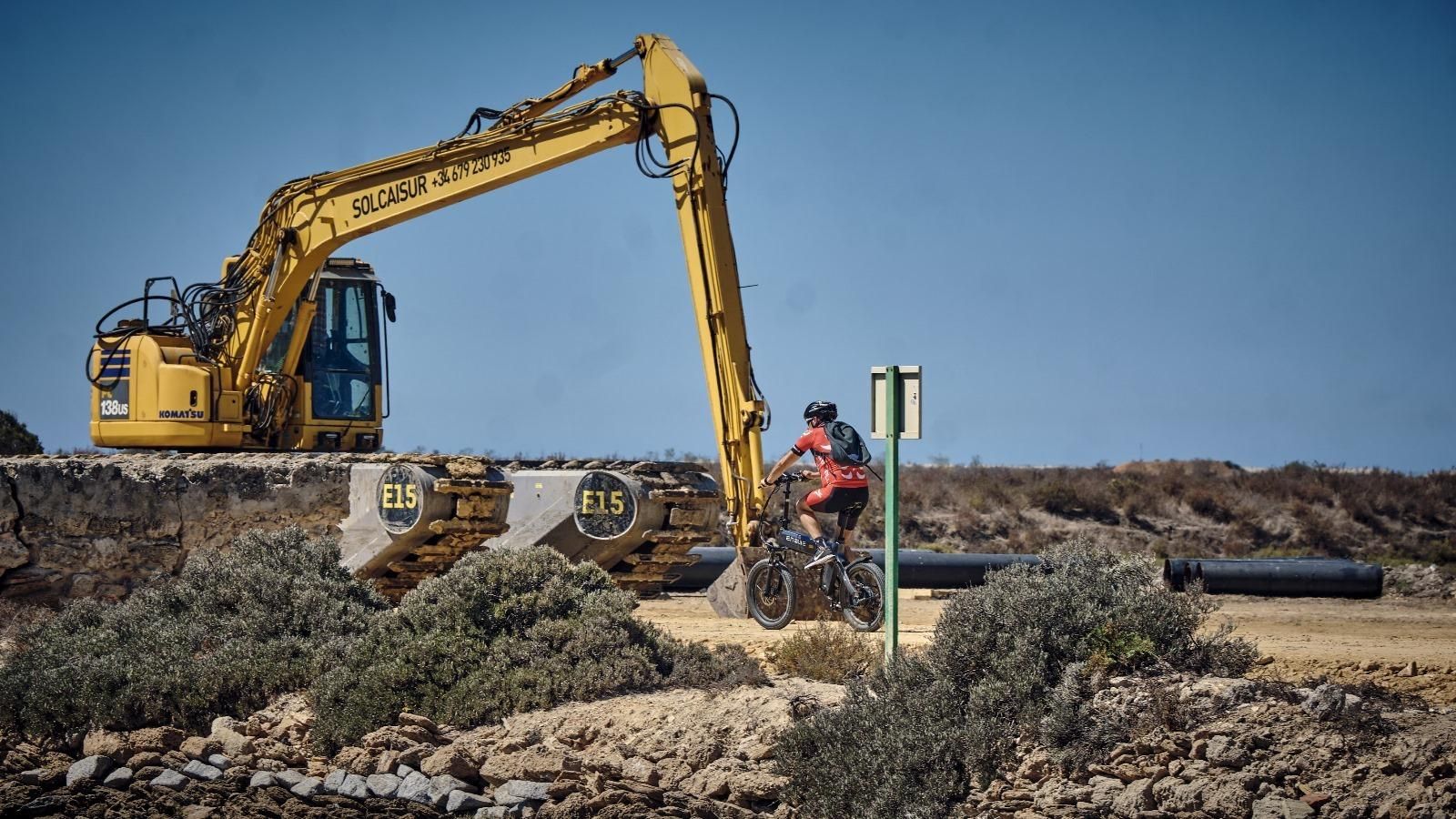 Obras del carril bici cerca del Molino.