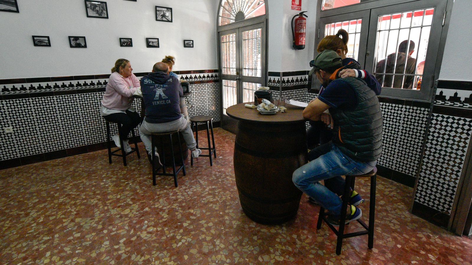Las fotos del primer dia de reapertura del Bar 'Te dire' en Algeciras