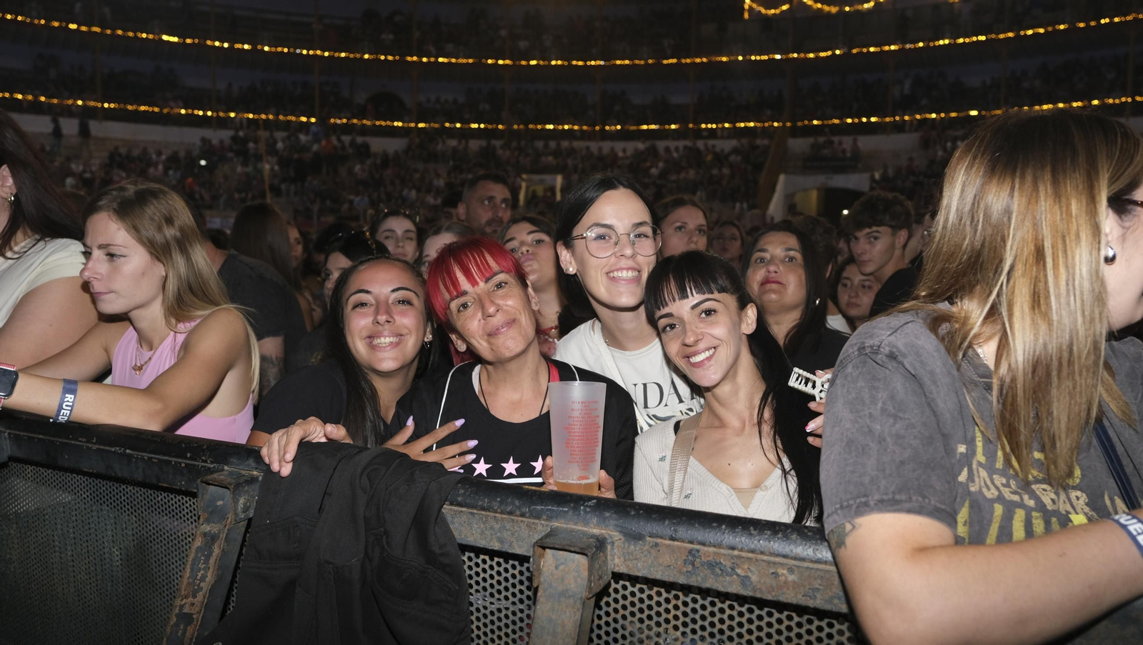 El concierto de Melendi llena de fans la Plaza de Toros de Almería, en imágenes