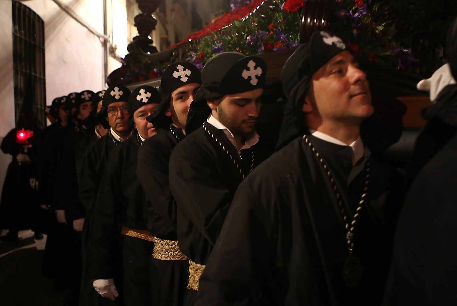 Miércoles Santo en Montilla: La procesión del Cristo del Amor, en imágenes