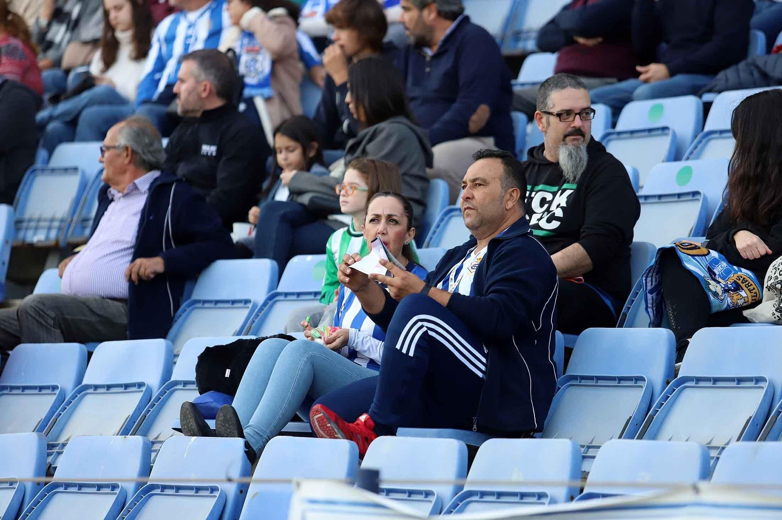 Imágenes del ambiente en las gradas del Nuevo Colombino