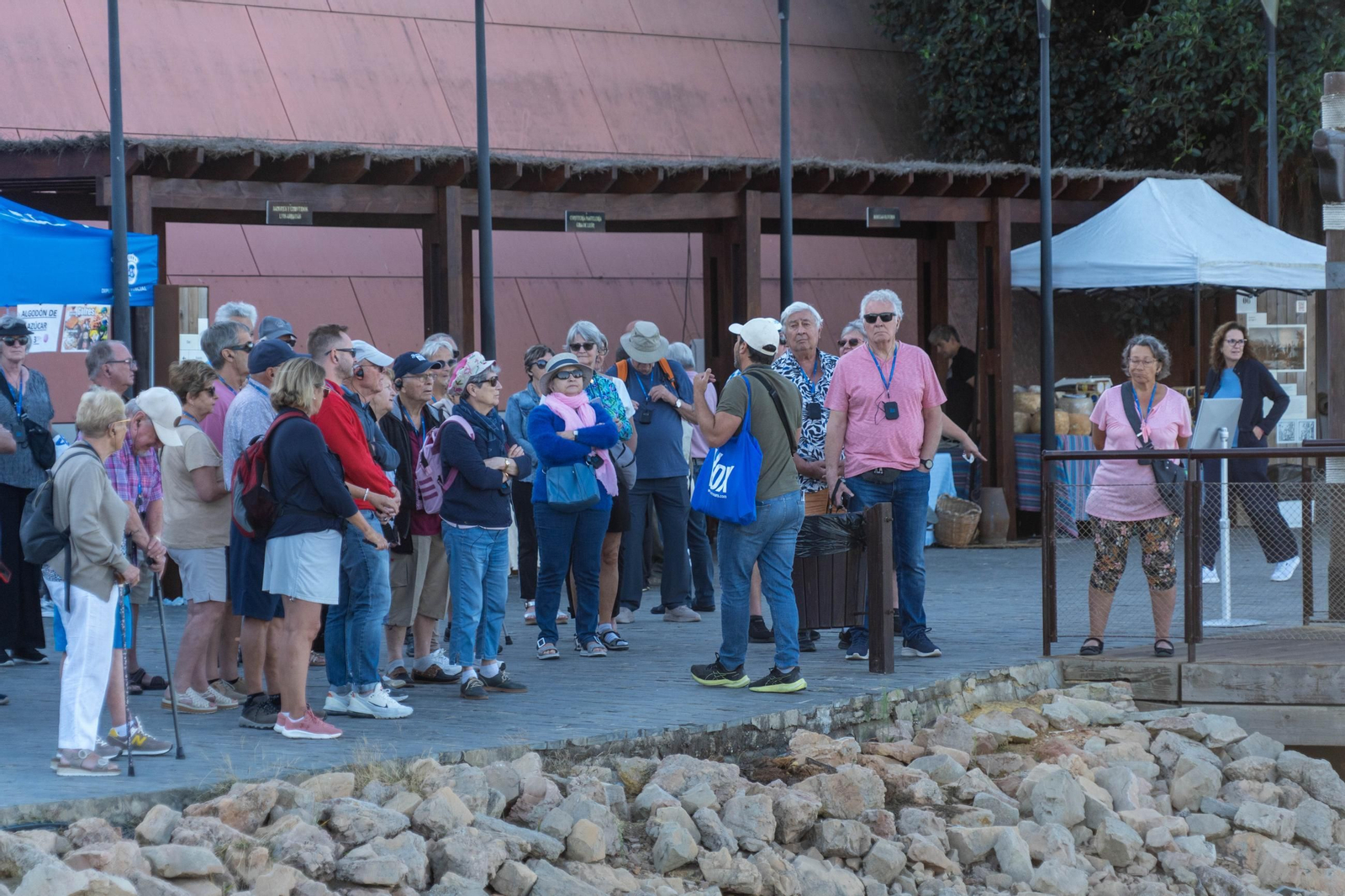 La jornada de puertas abiertas en el Muelle de las Carabelas en imágenes