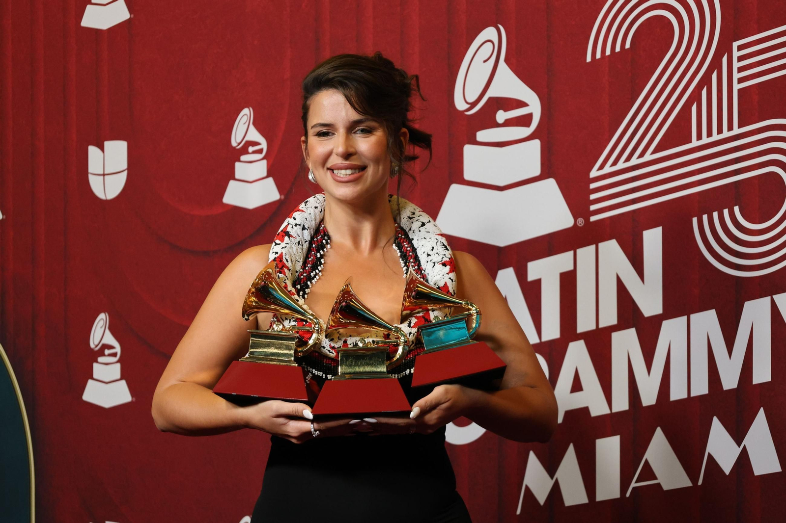 Todos los famosos, tendencias y curiosidades en la alfombra roja de la 25 edición de los Grammy Latinos