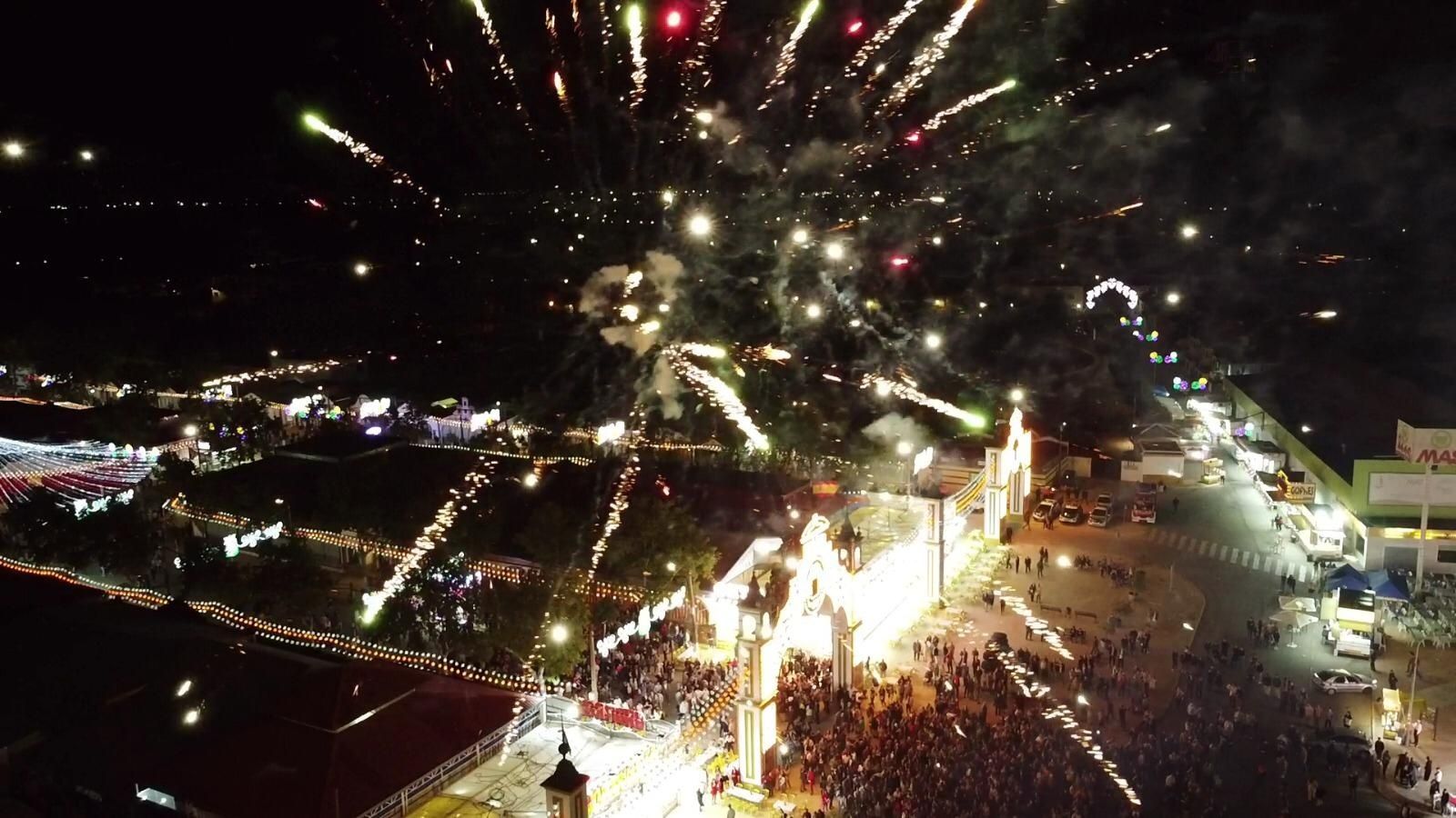 Vista aérea de la noche del Alumbrado de la Feria de Abril de Mairena del Alcor.