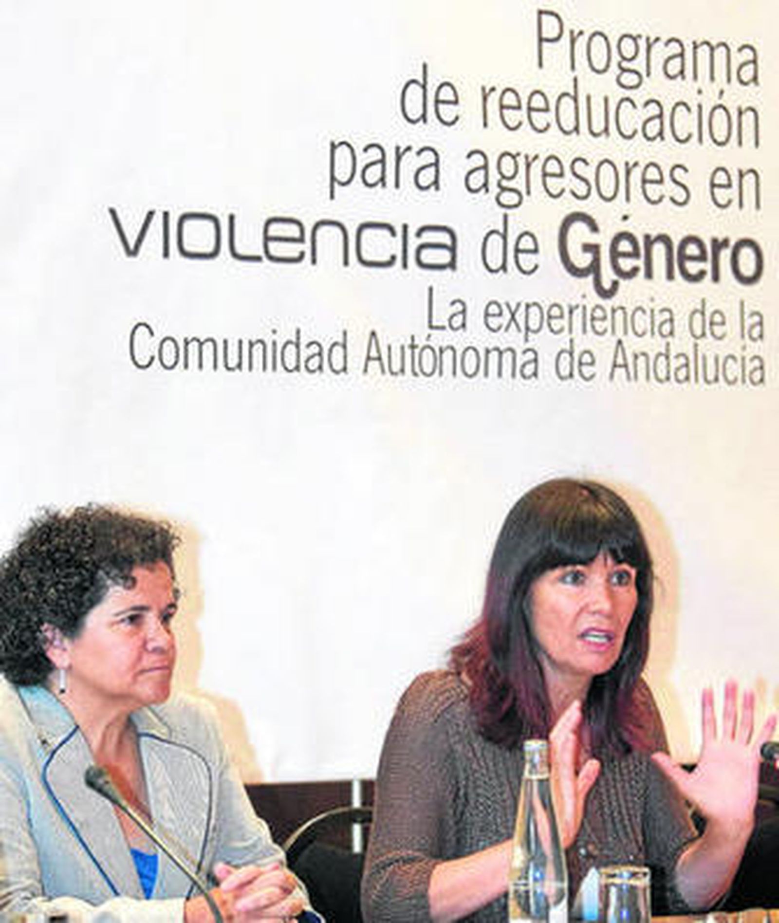 La directora de Violencia de Genero, Soledad Ruiz, y la consejera de Igualdad, Micaela Navarro, ayer.