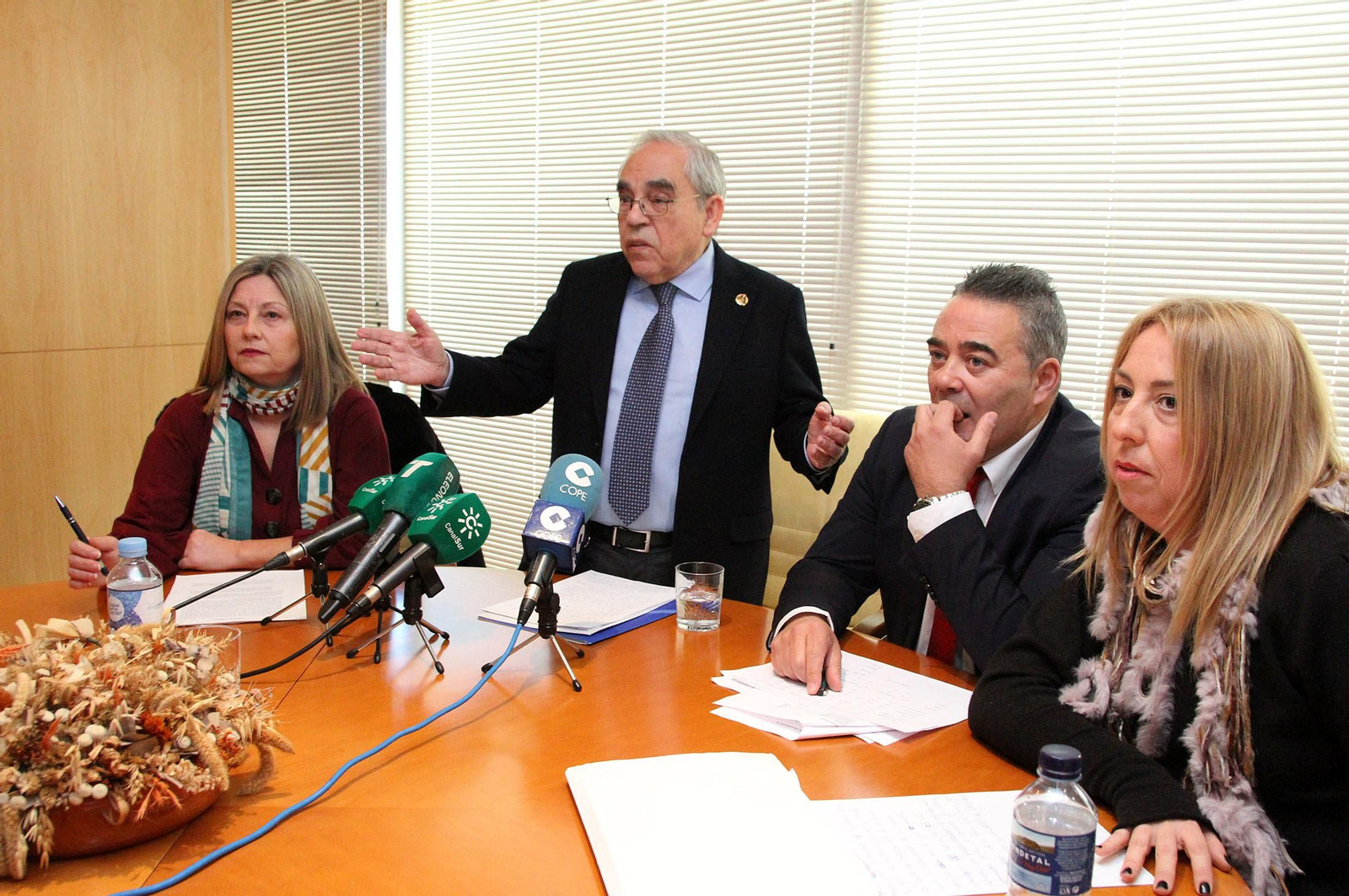 Inmaculada García, Fernando Vergel, Manuel Vázquez y Gloria Espina, en la rueda de prensa de ayer.