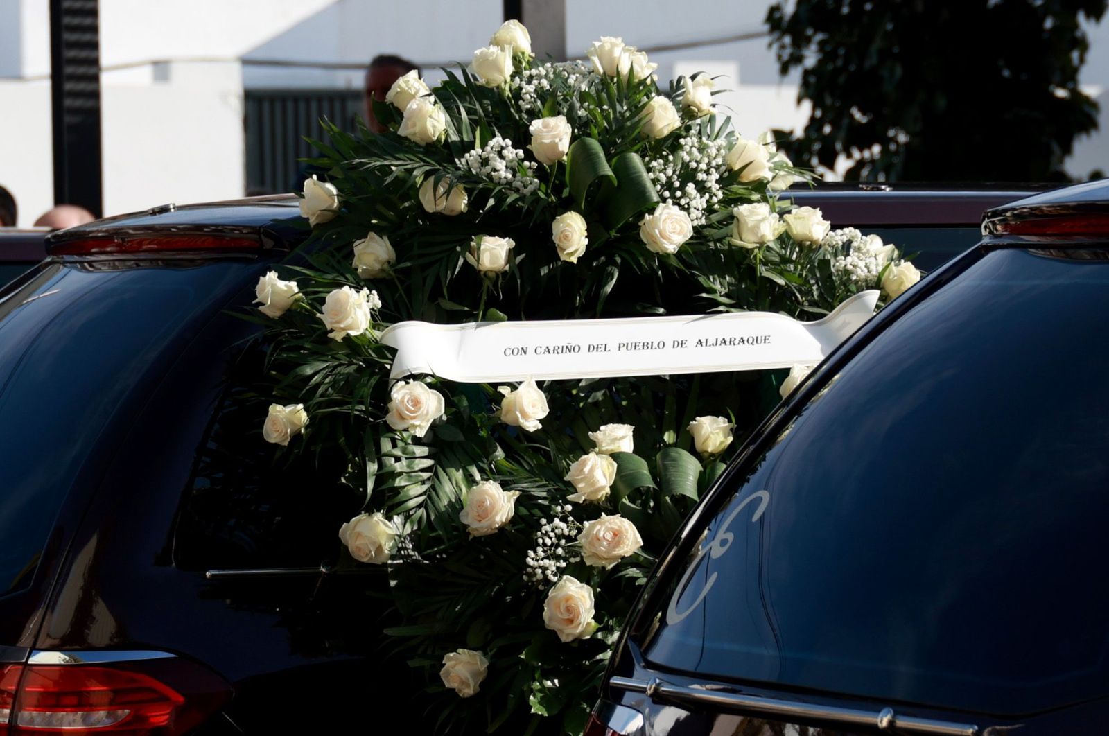 Dolor y desolación en Aljaraque: Las fotos de la desgarradora despedida a la familia Zamorano fallecida en Adamuz