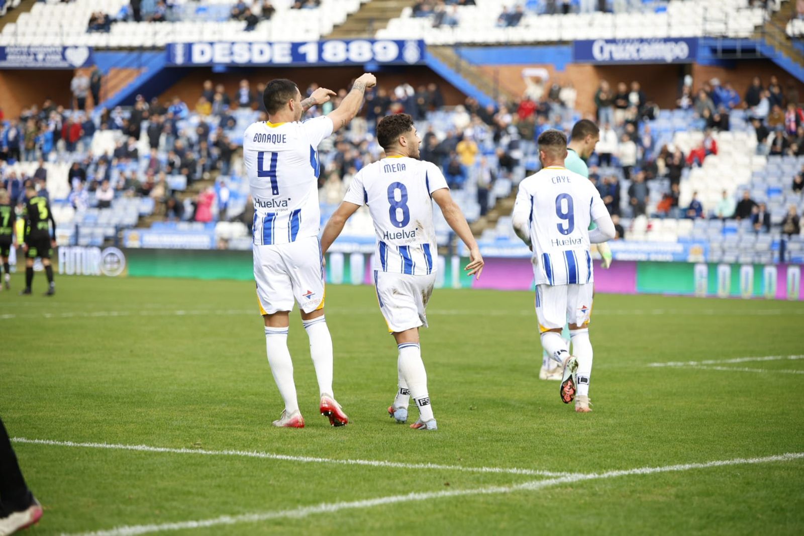 Bonaque señala a Caye Quintana ante la afición.