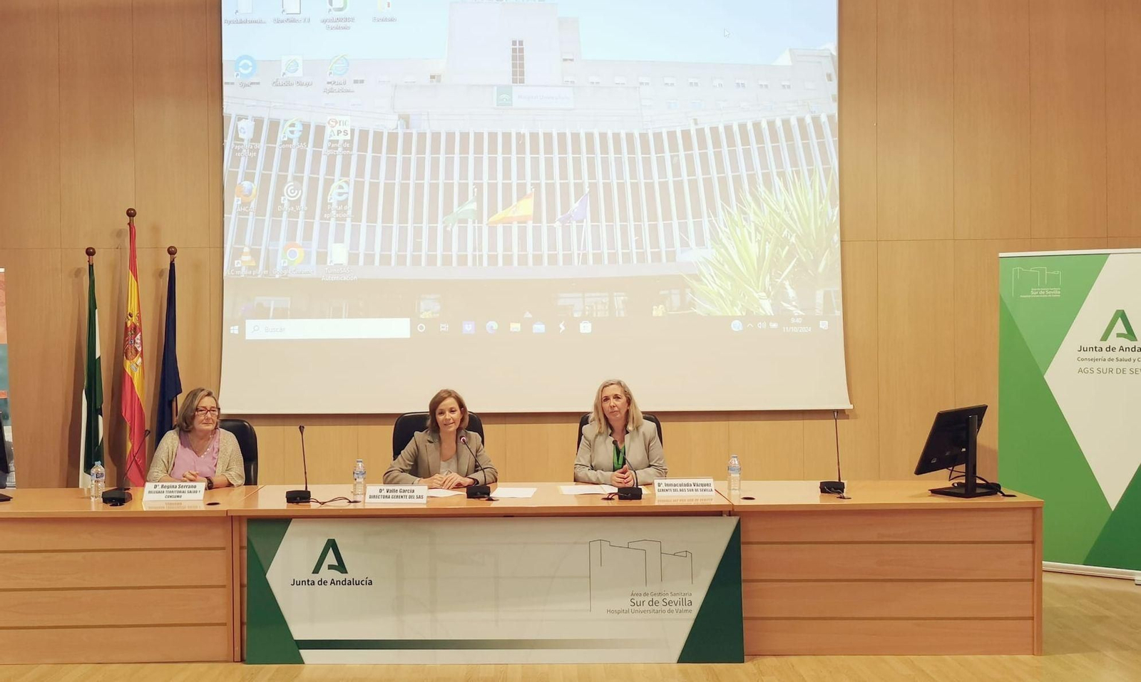 Inmaculada Vázquez junto a la gerente del SAS, Valle García, y la delegada territorial de Salud y Consumo en Sevilla, Regina Serrano.