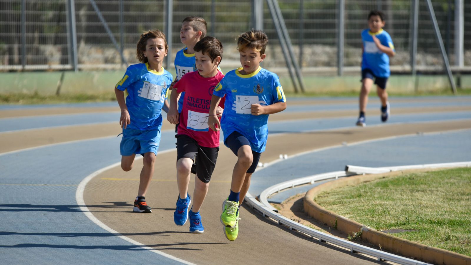 Final de los Juegos Municipales de Atletismo de Algeciras para categorías sub-8 y sub-10