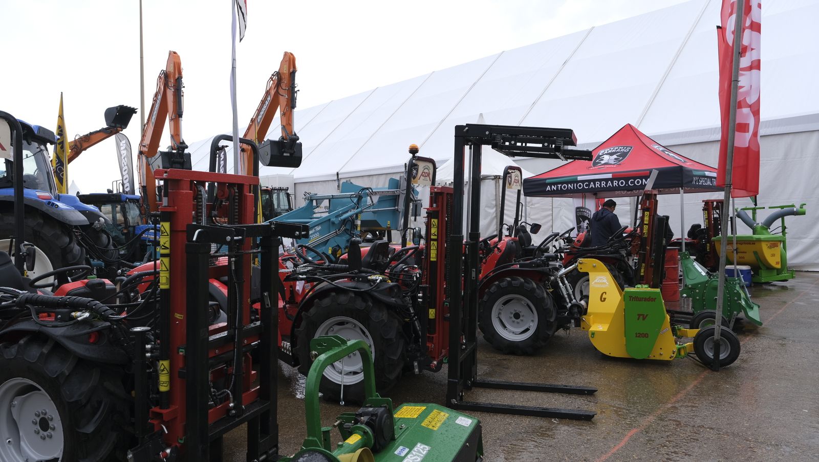 Imágenes del primer día de Expolevante Níjar.