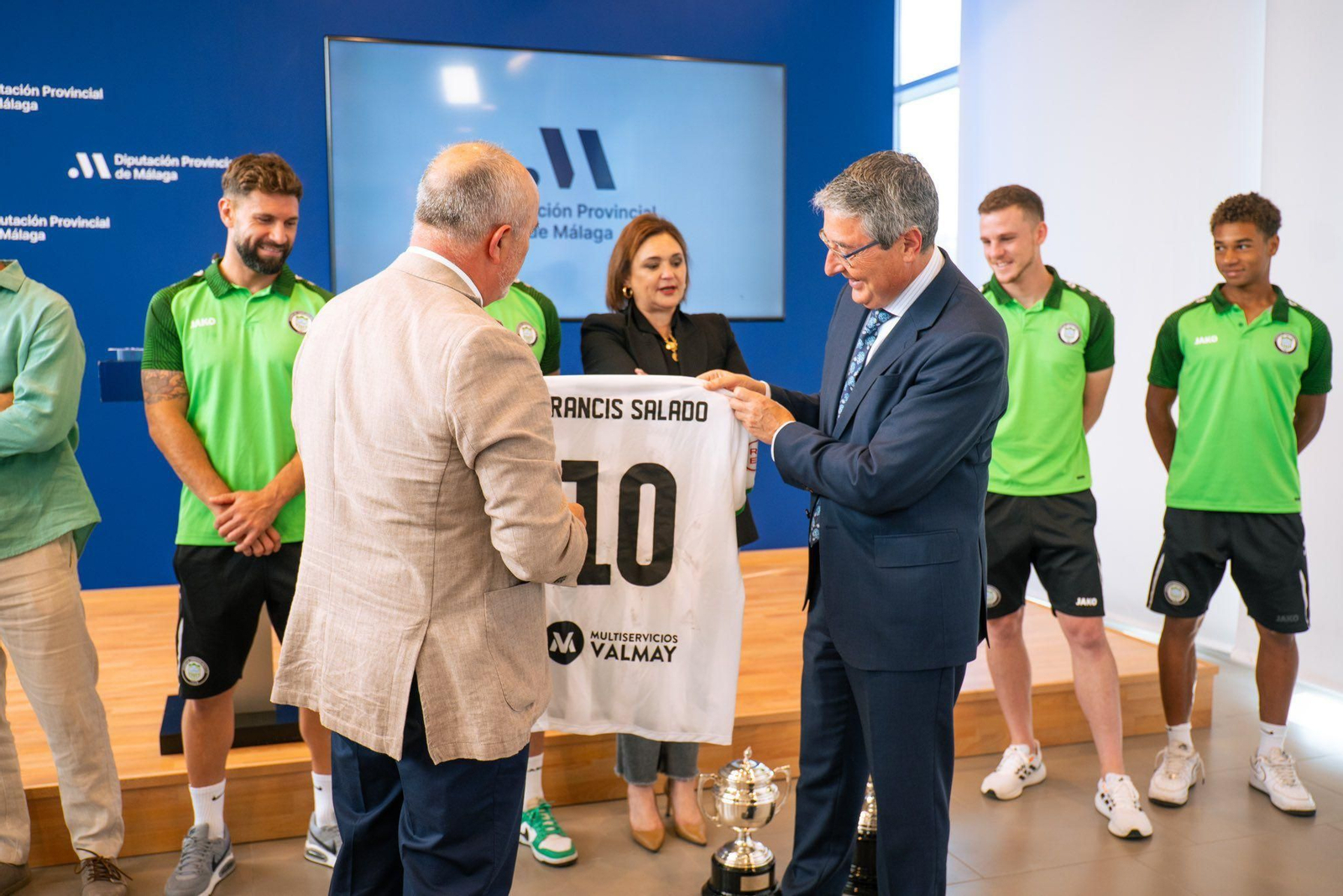 El Juventud Torremolinos visita la Diputación de Málaga tras el ascenso a Primera RFEF
