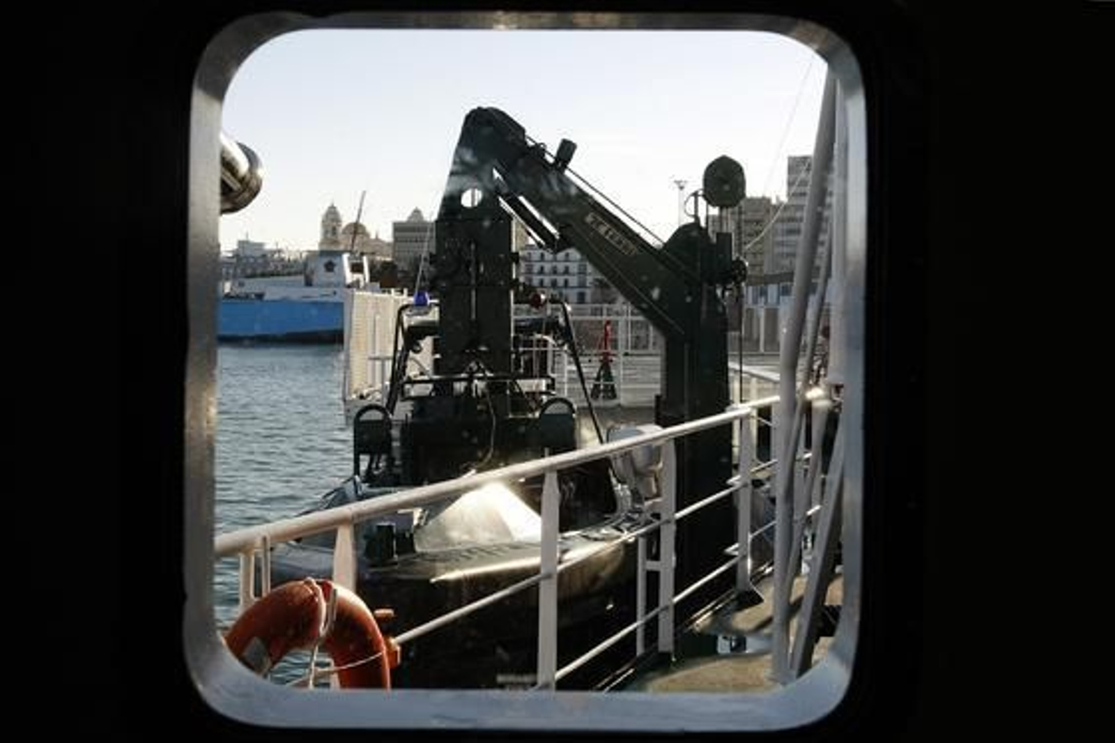 El vicepresidente primero del Gobierno y ministro del Interior, Alfredo Pérez Rubalcaba, ha presentado la patrullera 'Río Segura' "buque insignia" del Servicio Marítimo de la Guardia Civil./José Braza

Foto: Jos?raza