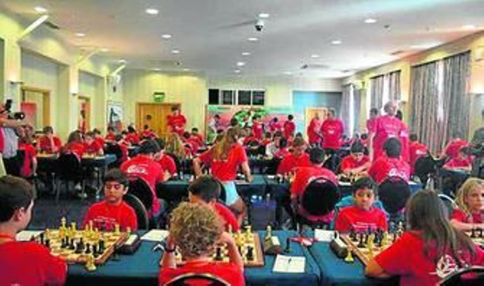 Los participantes, en la sala de juego del Hotel Caleta.