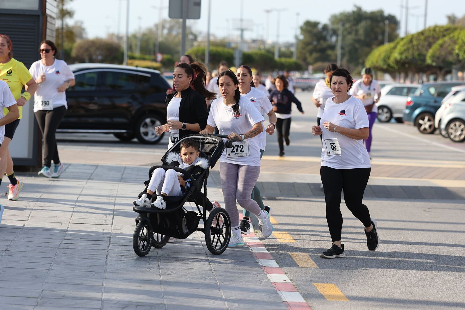 La Carrera Solidaria por el Día de la Mujer McArthurGlen, en fotos