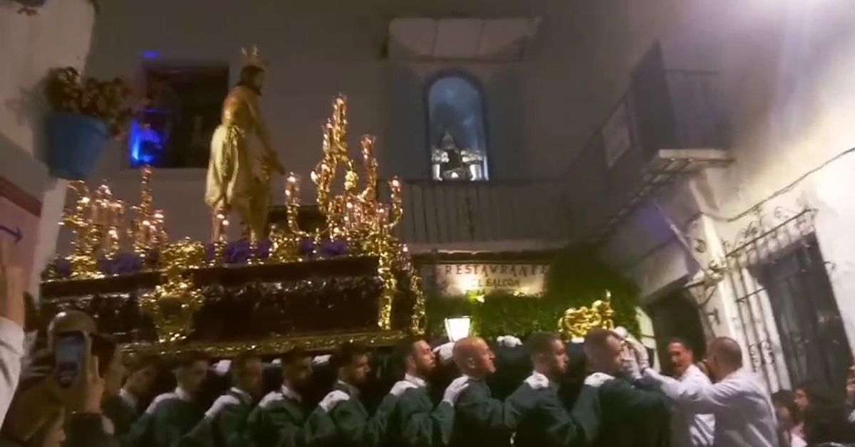Sortea Vídeo | El Cristo de La Columna sortea la estrechez de las calles del ...