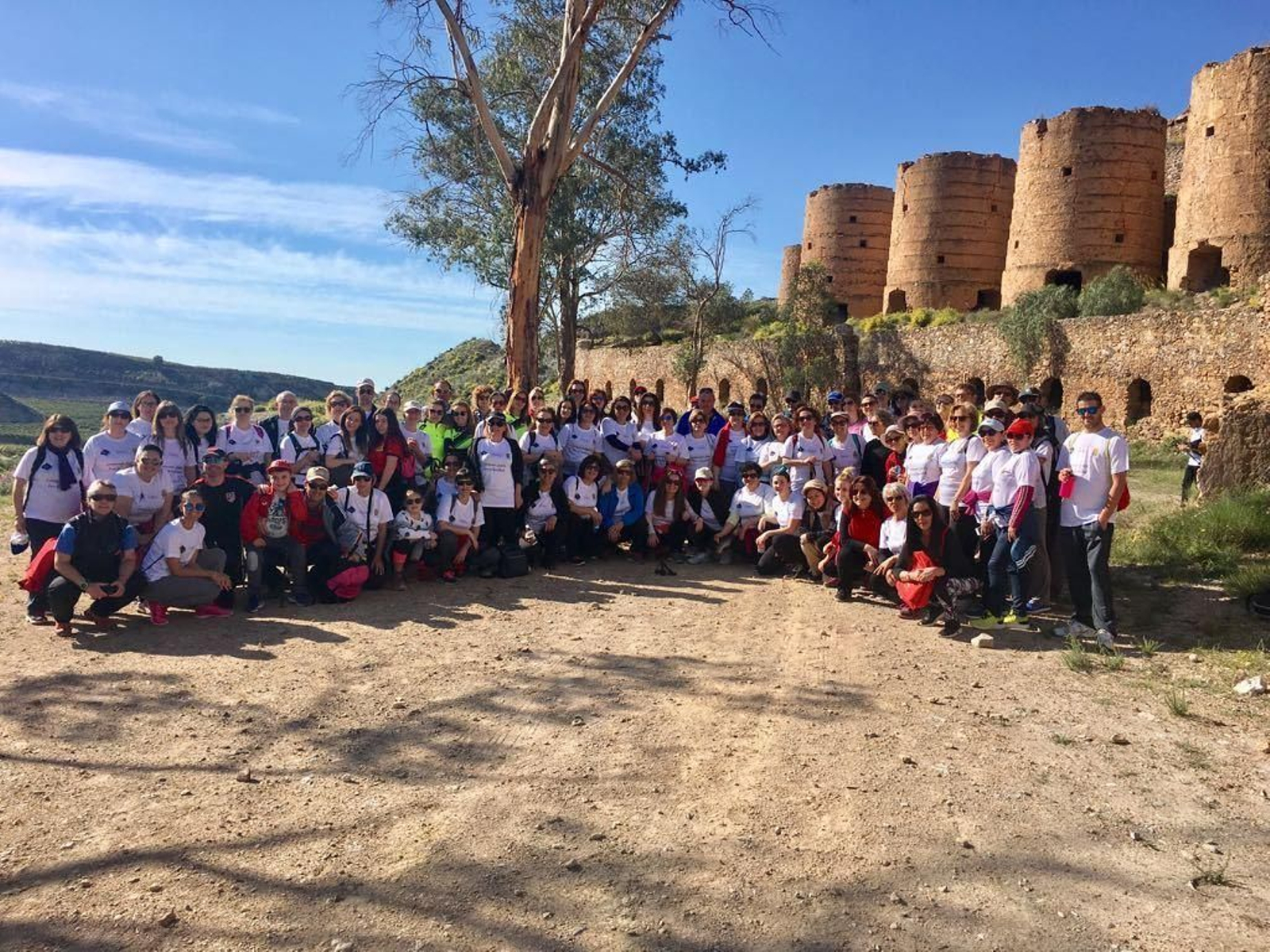 Los participantes en la ruta cuevana.