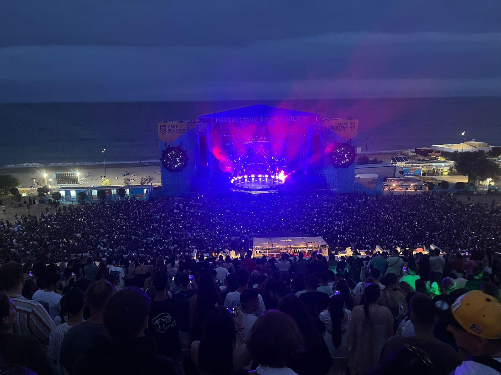Vista general del concierto de Eladio Carrión en el Mare Nostrum de Fuengirola