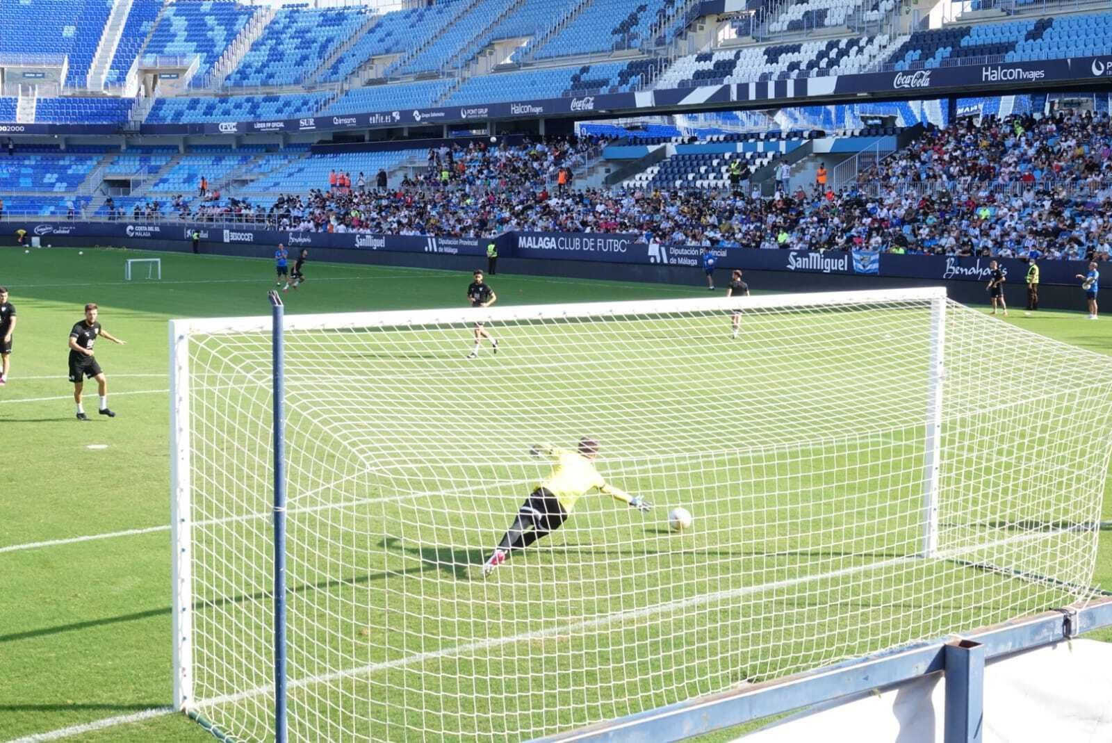 Galería de imágenes: El Málaga CF se da un bañito de masas