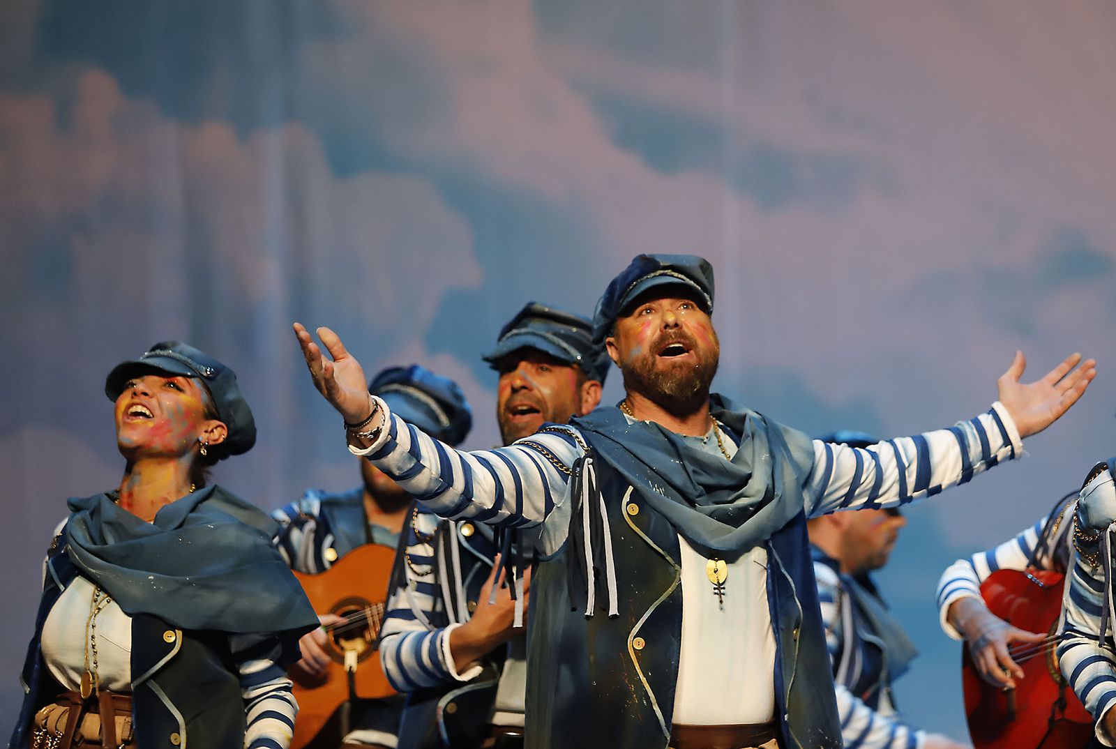 Imágenes de la actuación de la comparsa "Padre nuestro" de Alcalá de Guadaíra en el Carnaval Colombino