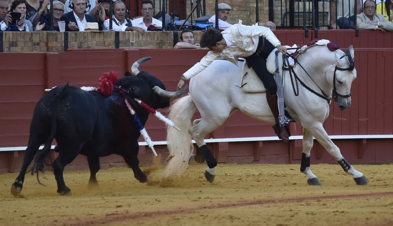 Las imágenes de la corrida de rejones de la Feria de Abril de Sevilla