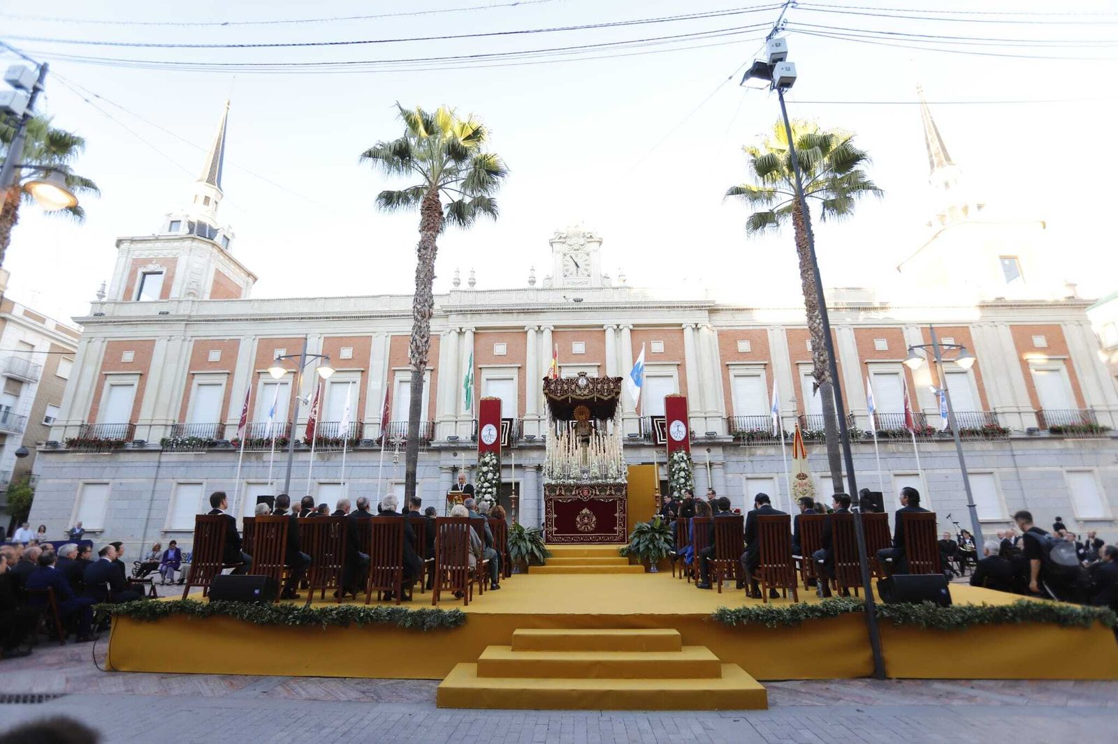 Imposición de la Medalla de Oro de Huelva a la Virgen de los Dolores