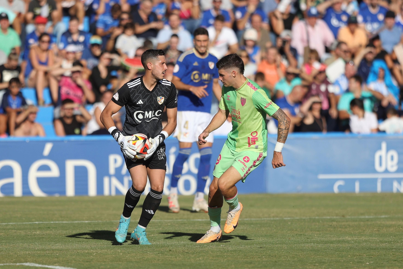 Samu Casado, ante Roberto, en la ida.